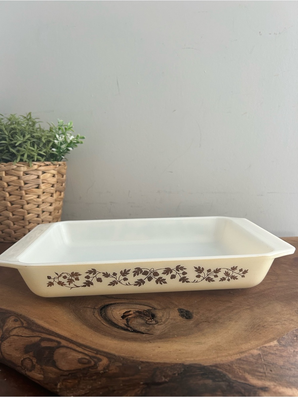 Pyrex Golden Acorn space saver casserole Baking dish 1-1/4 Cream Rectangular